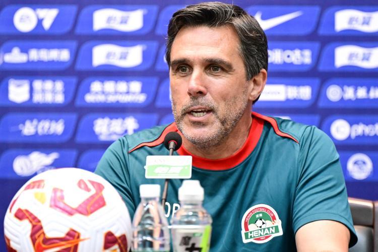 足球报:河南主帅足协杯赛前让工作人员联系球员家人,录视频加油